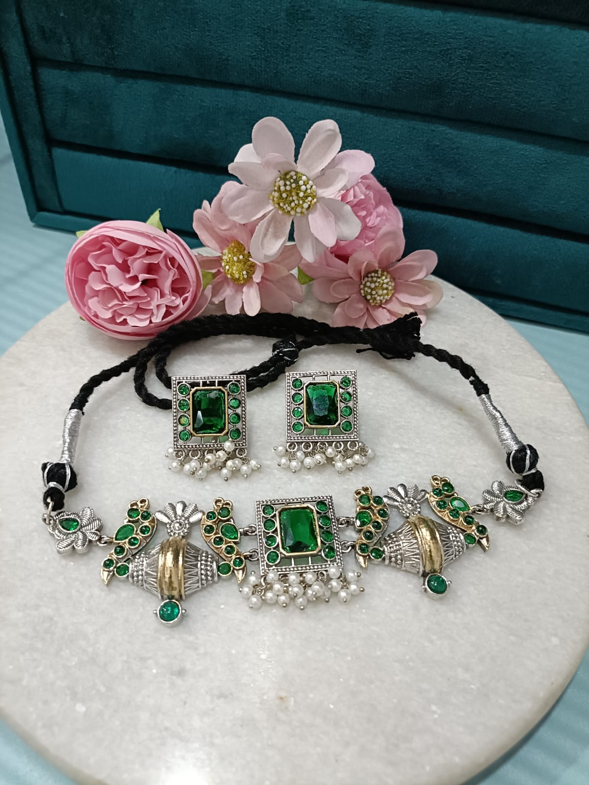 Chidiya Dual tone Choker with Earrings