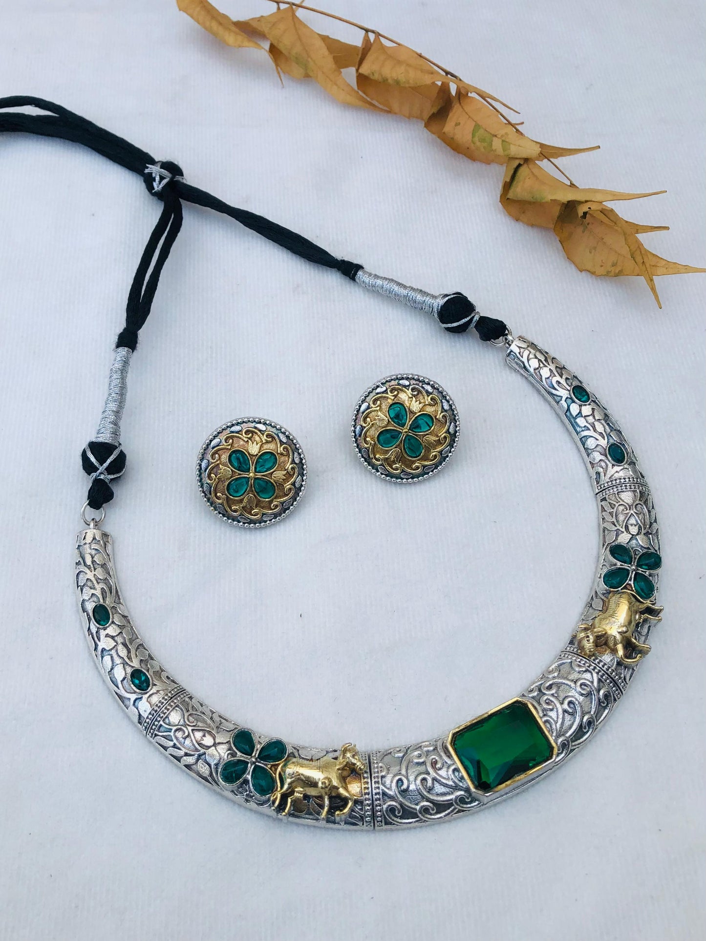 Beautiful Dula Tone Hasli With Earrings
