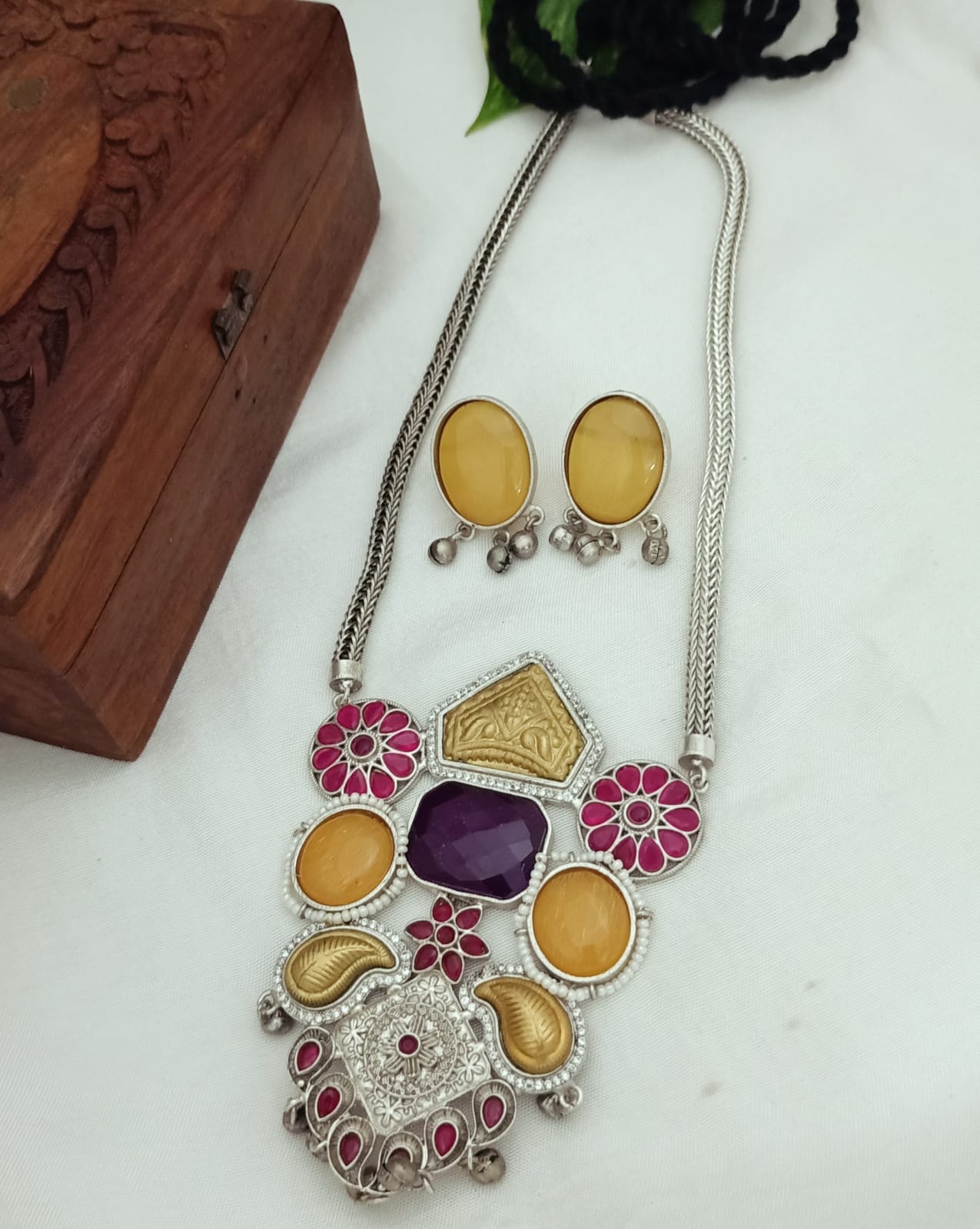 Beautiful Handcrafted Silver-Plated Fusion Necklace with Earrings