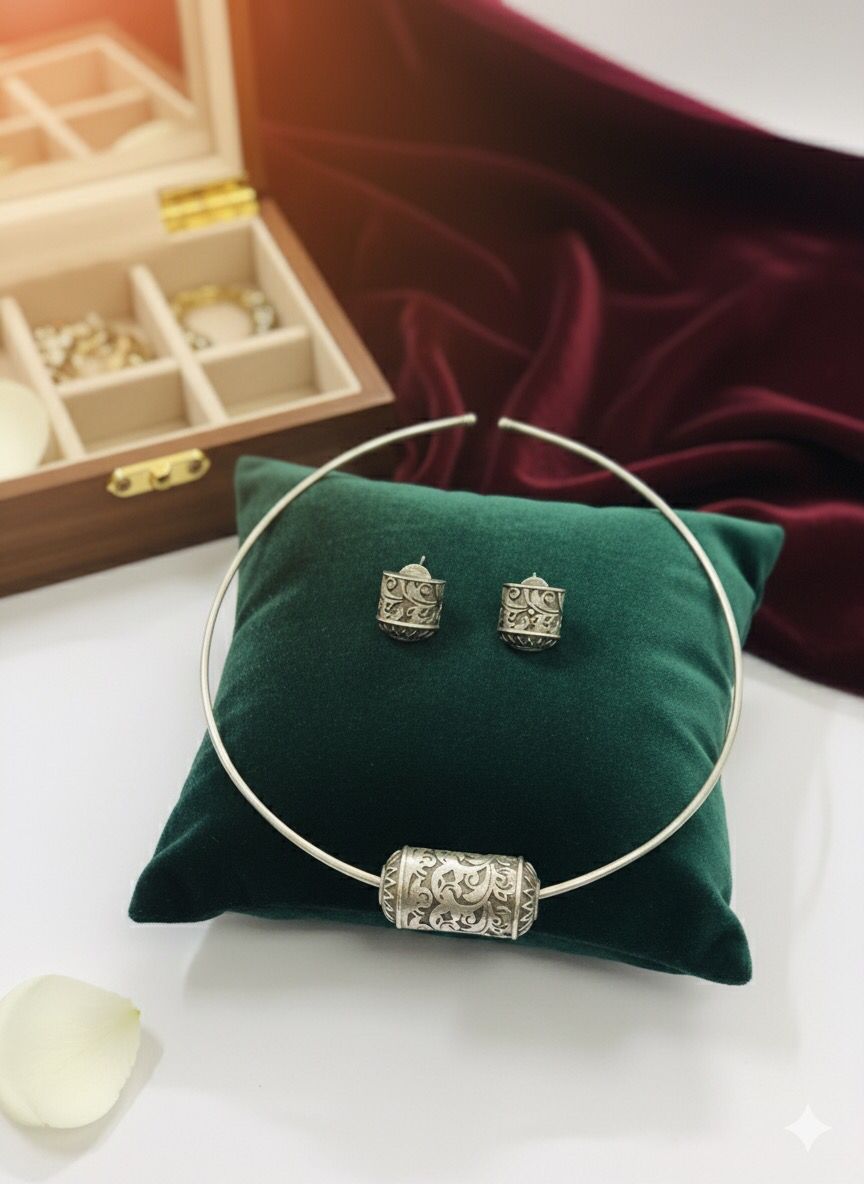 Beautiful Silver plated Hasli with Earrings