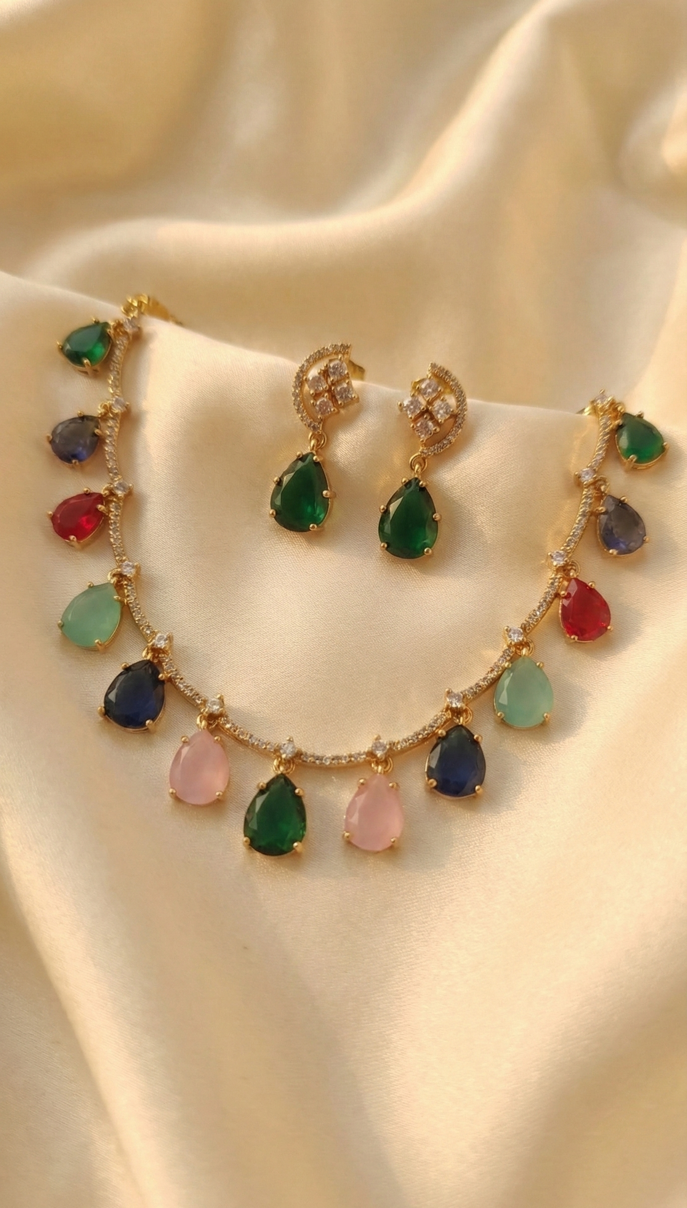 Sunheri Multicolour Gold Plated Necklace with earrings