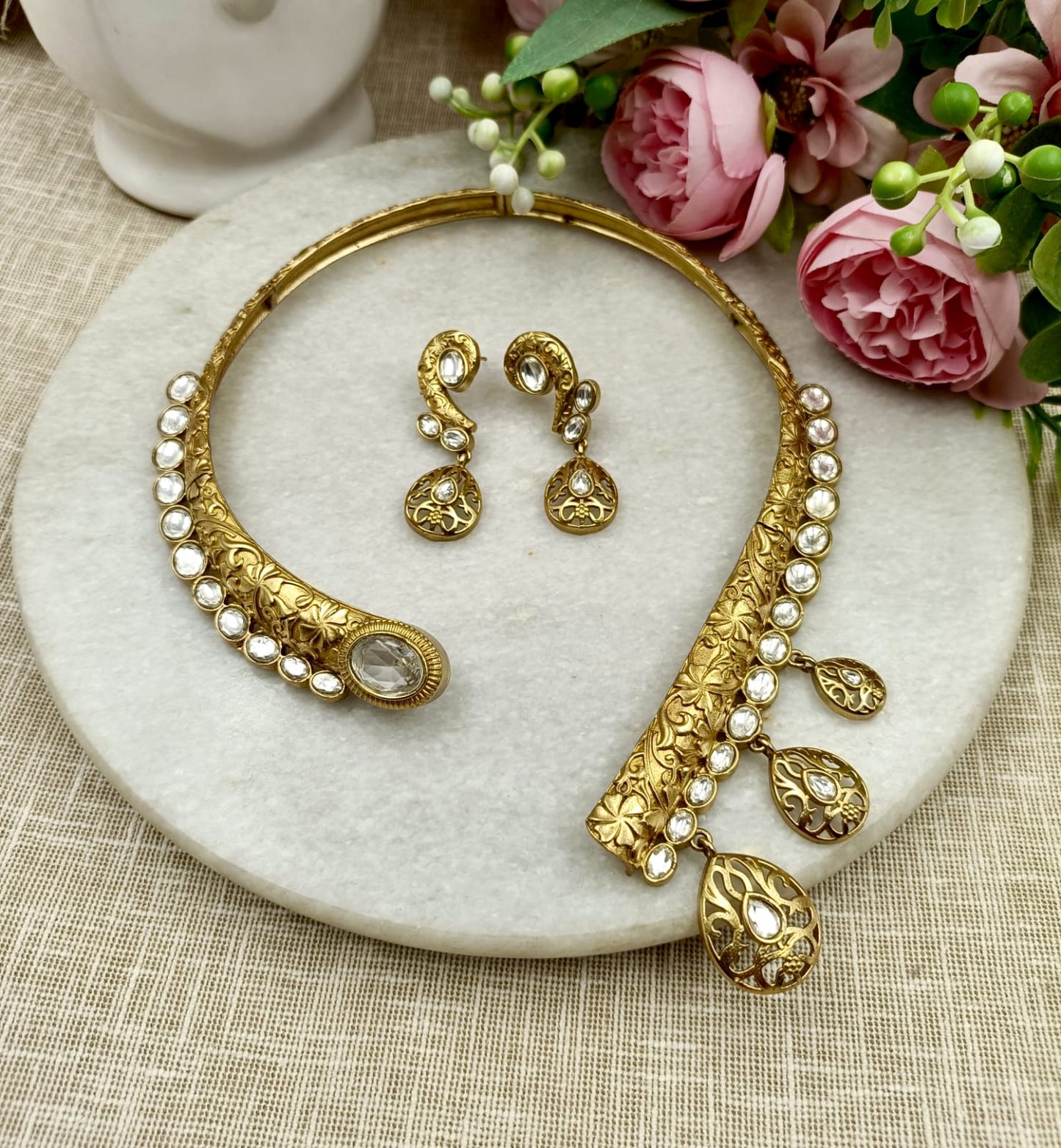 Beautiful Ahana Gold Plated Collar Hasli With Earrings