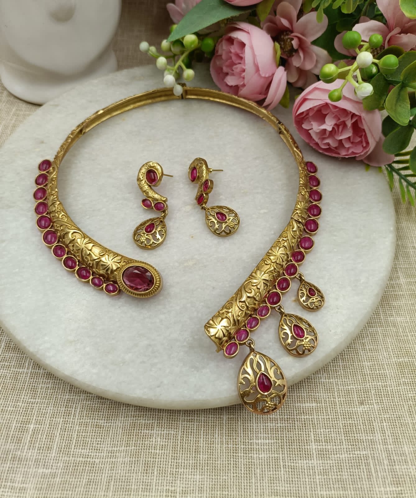 Beautiful Ahana Gold Plated Collar Hasli With Earrings
