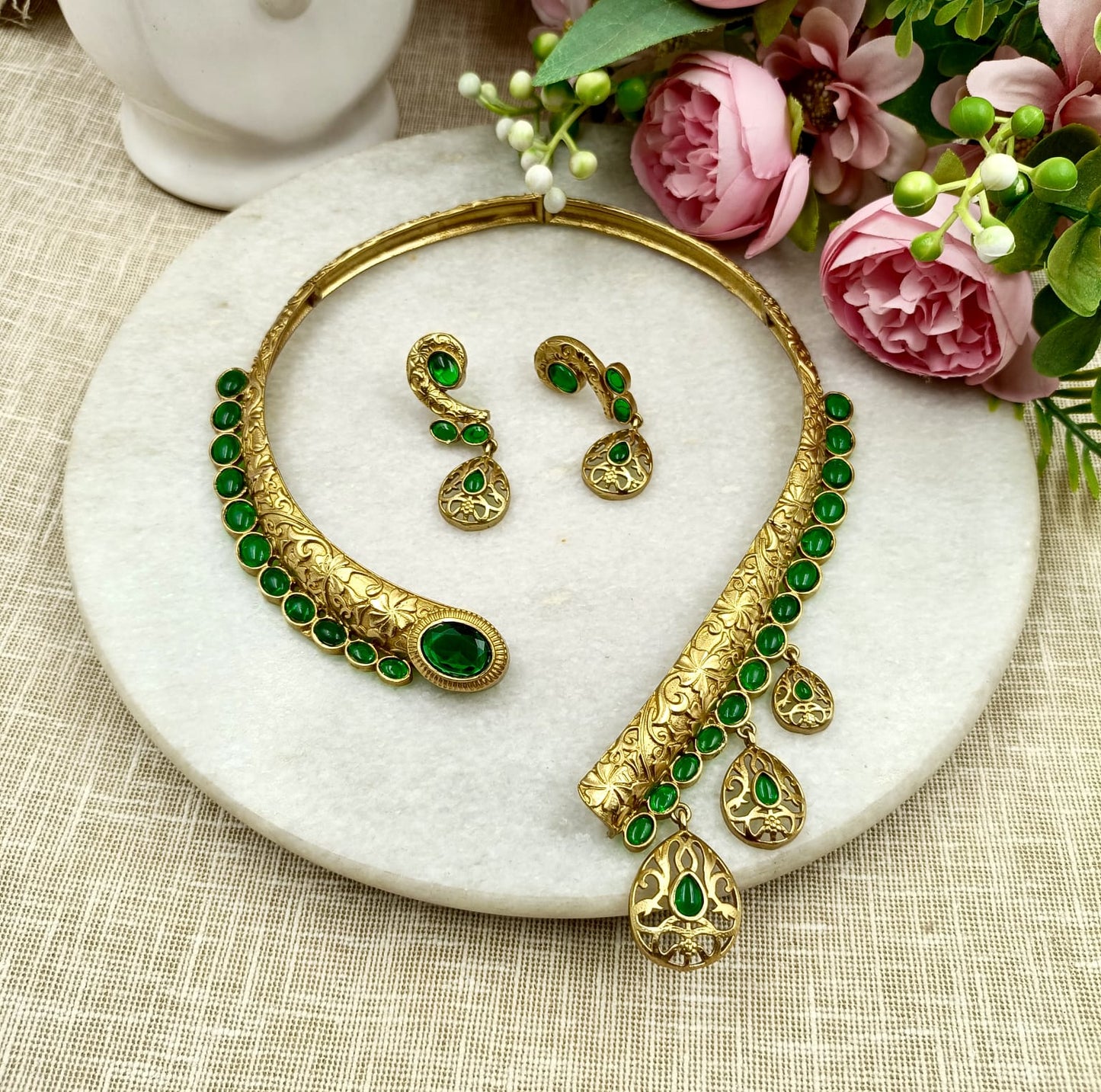 Beautiful Ahana Gold Plated Collar Hasli With Earrings