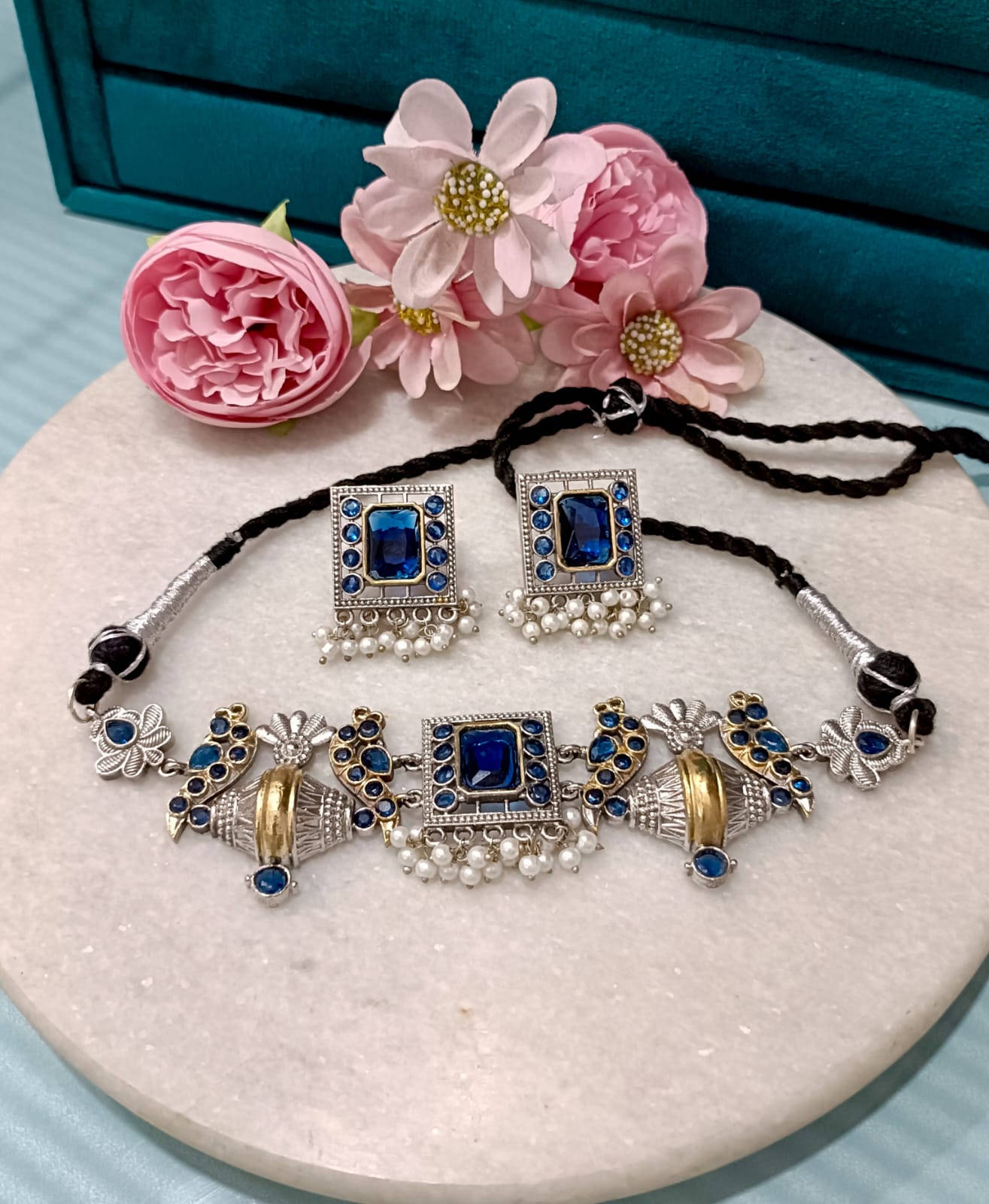 Chidiya Dual tone Choker with Earrings