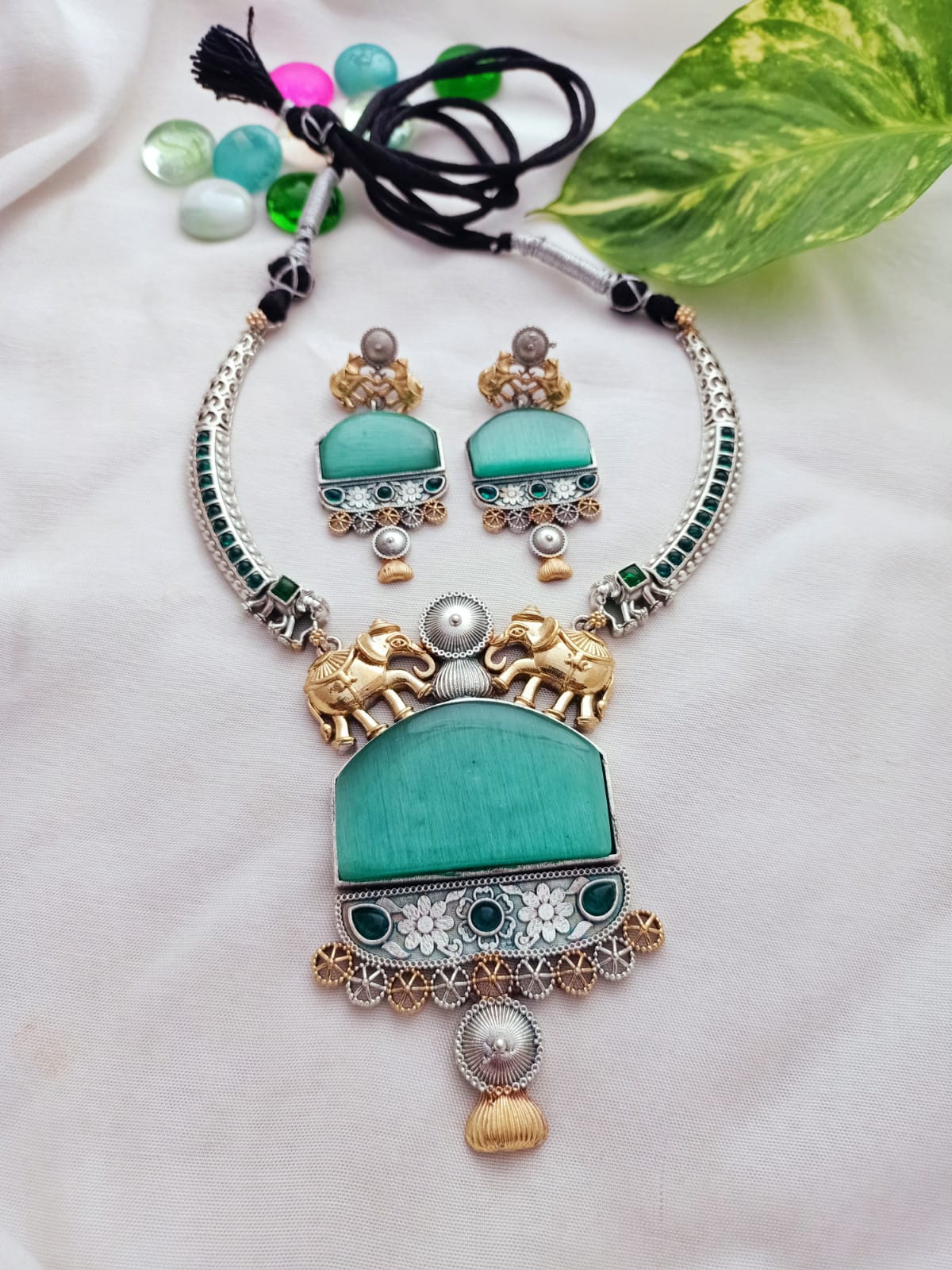 Ahana Dual tone Hasli with earrings