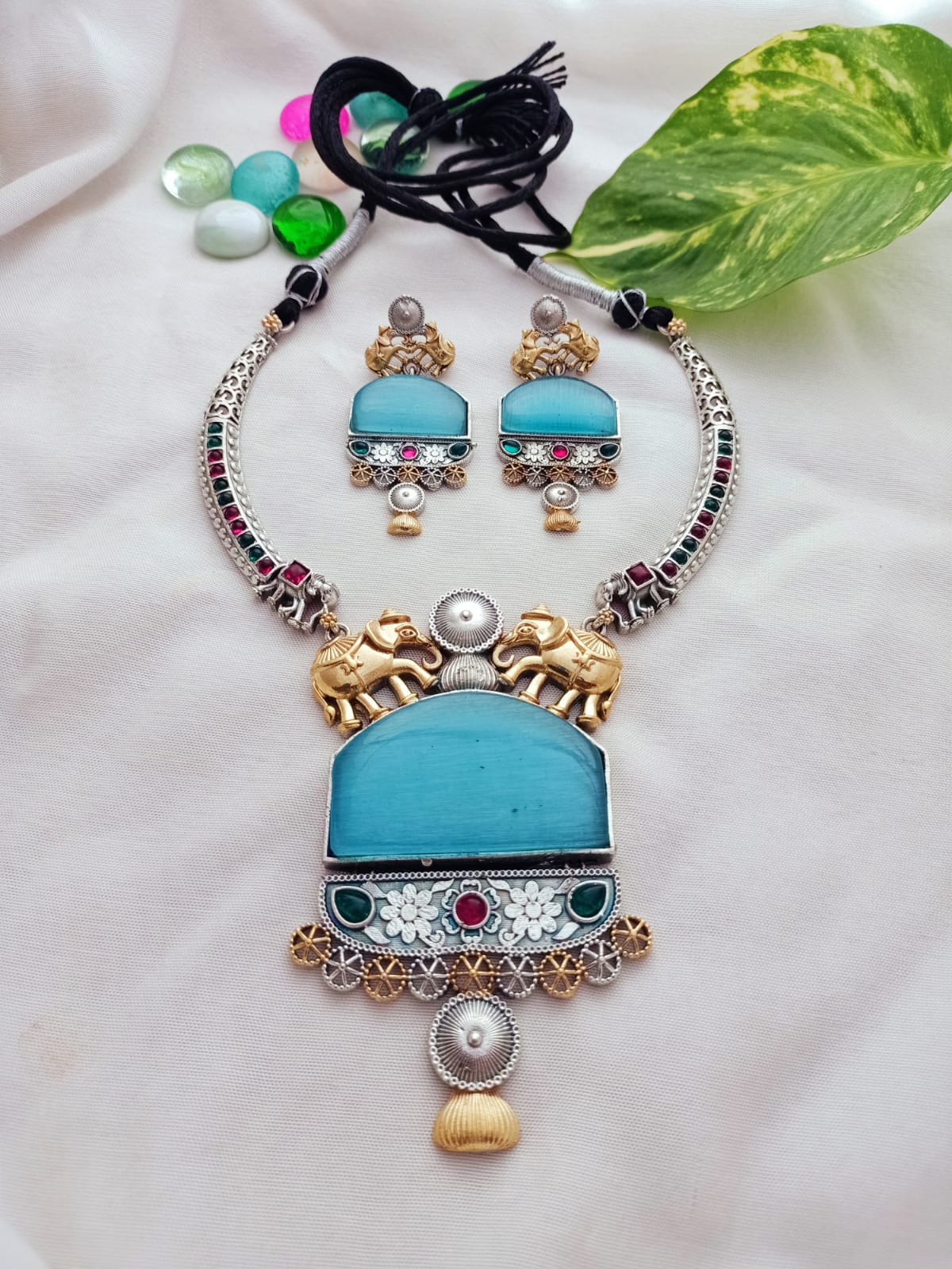 Ahana Dual tone Hasli with earrings