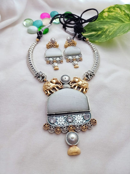 Ahana Dual tone Hasli with earrings