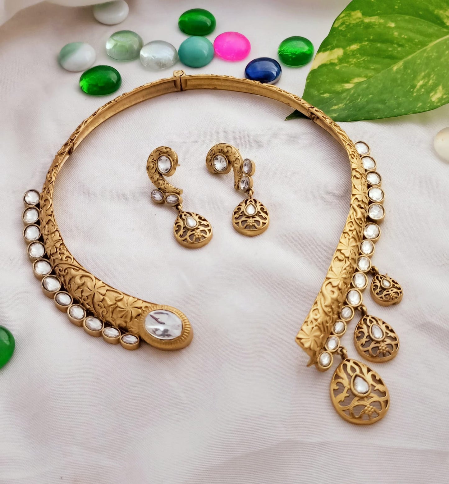 Beautiful Ahana Gold plated Collar hasli with Earrings