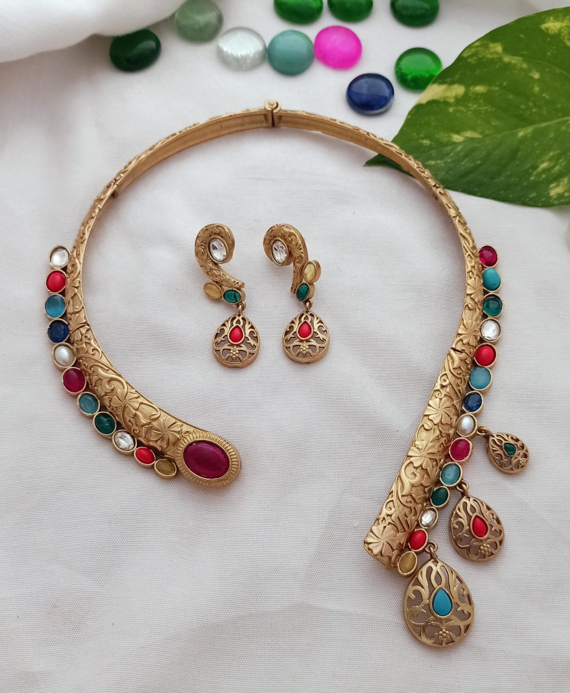 Beautiful Ahana Gold plated Collar hasli with Earrings