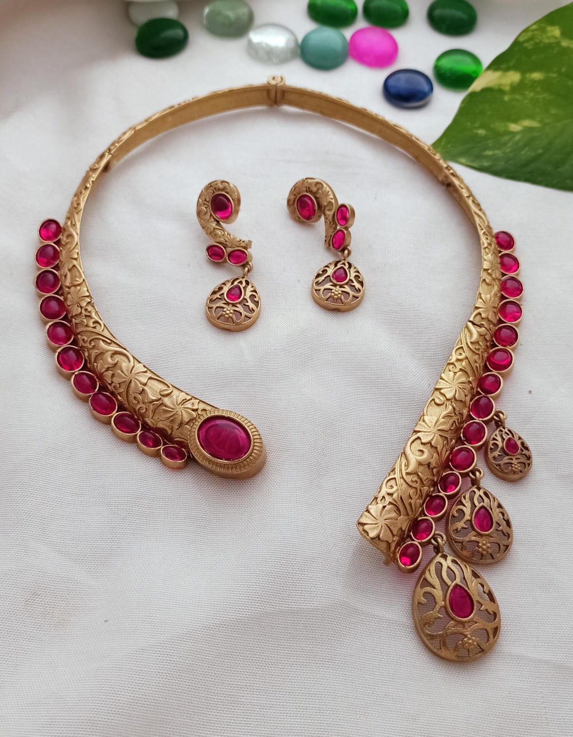 Beautiful Ahana Gold plated Collar hasli with Earrings