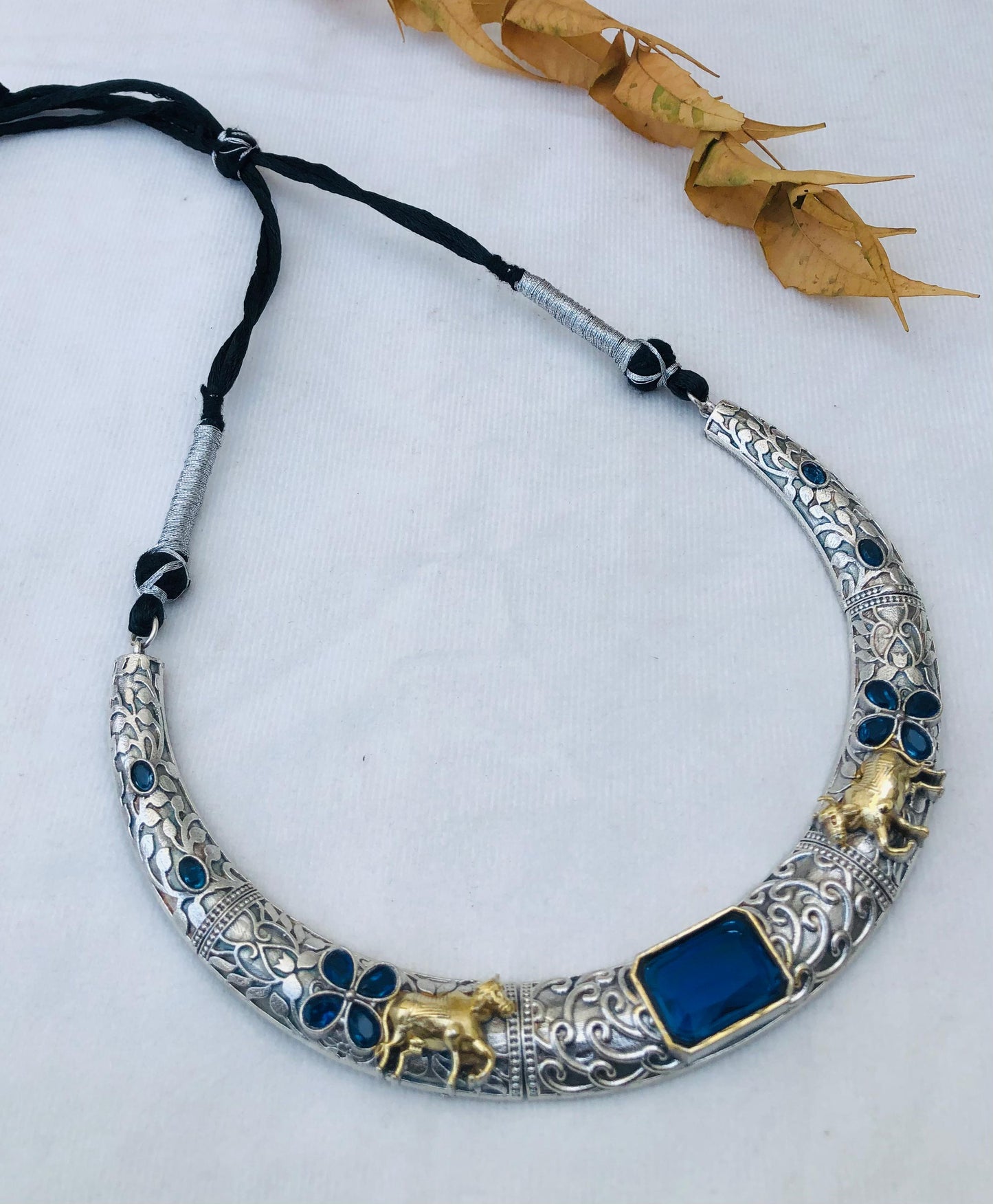 Beautiful Dula Tone Hasli With Earrings