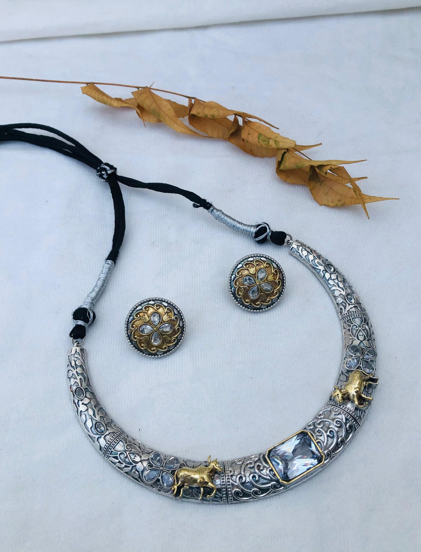 Beautiful Dula Tone Hasli With Earrings