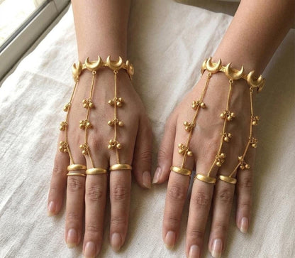 Heer Golden Crescent Bridal Hathphool – Traditional Hand Jewellery