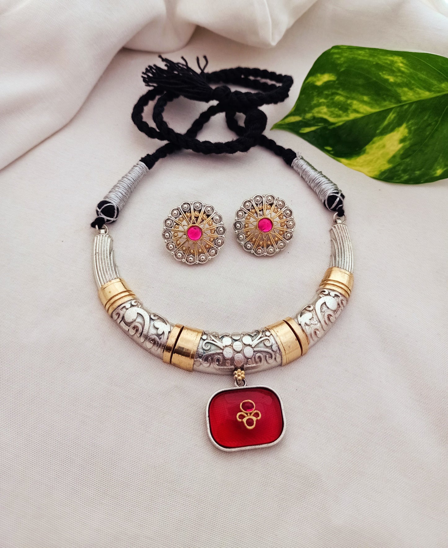 Aamani Dual tone Hasli with Earring