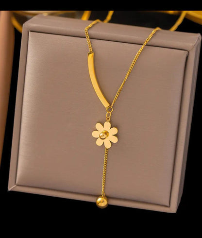 Gold Plated Anti Tarnish Stainless Steel Flower Pendent Chain Necklace