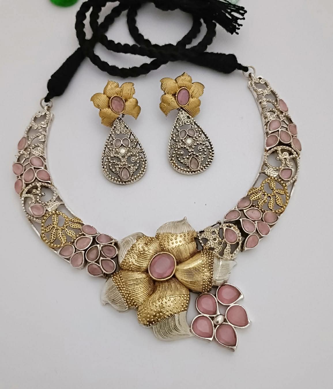 Asmi Dual Tone flower design Neckpiece with Earrings