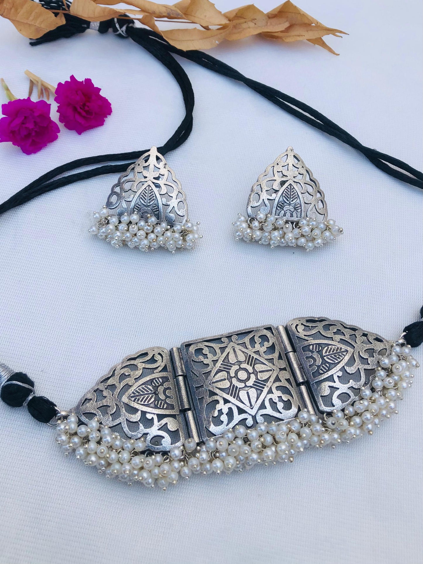 Ranjhana Silver plated choker with Earrings