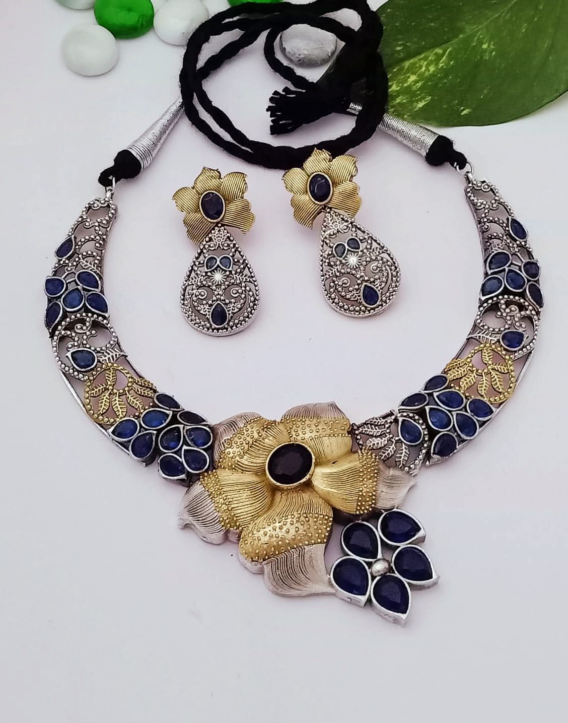 Asmi Dual Tone flower design Neckpiece with Earrings