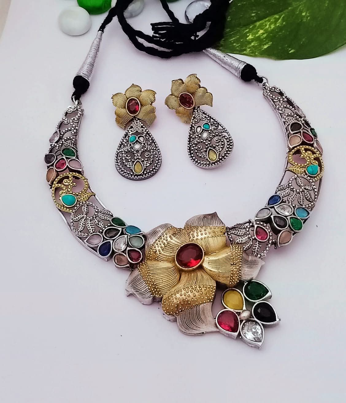 Asmi Dual Tone flower design Neckpiece with Earrings