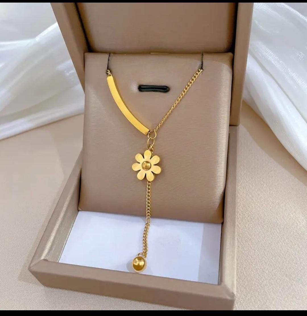 Gold Plated Anti Tarnish Stainless Steel Flower Pendent Chain Necklace